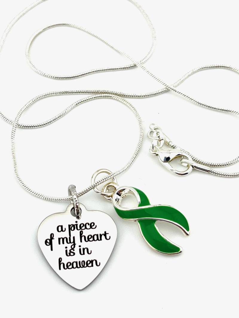 Grünes Band Sympathie Halskette - Herz Ist Im Himmel Erinnerung, Gedenkgeschenk Nebennierenkrebs, Zhirnlähmung, Mitochondriale Erkrankungen Grünes Band Sympathie Halskette - Herz Ist Im Himmel Erinnerung, Gedenkgeschenk Nebennierenkrebs, Zhirnlähmung, Mitochondriale Erkrankungen von RockYourCauseJewelry