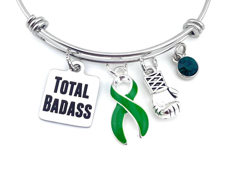 Grünes Band Total Badass Bettelarmband - Niere, Nebennierenkrebs, Bipolare Störung, Zhirnlähmung, Gastroparese-Überlebender/Bewusstseinsgeschenk von RockYourCauseJewelry