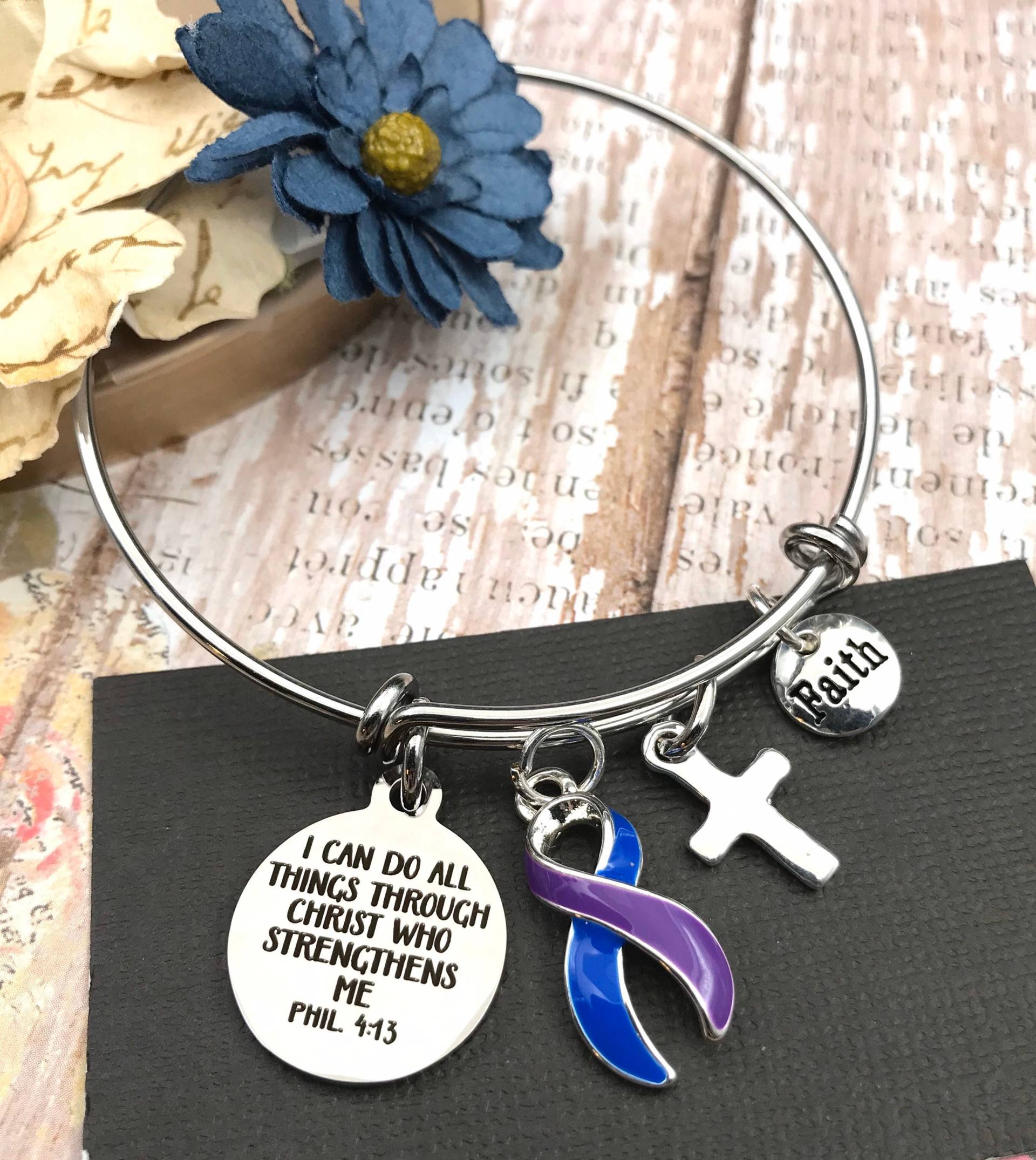 Phil 413 Ich Kann Alle Dinge Durch Christus Charm Armband - Blau Und Lila Band Rheumatoide Arthritis Bewusstsein/Spoonie Geschenk von RockYourCauseJewelry