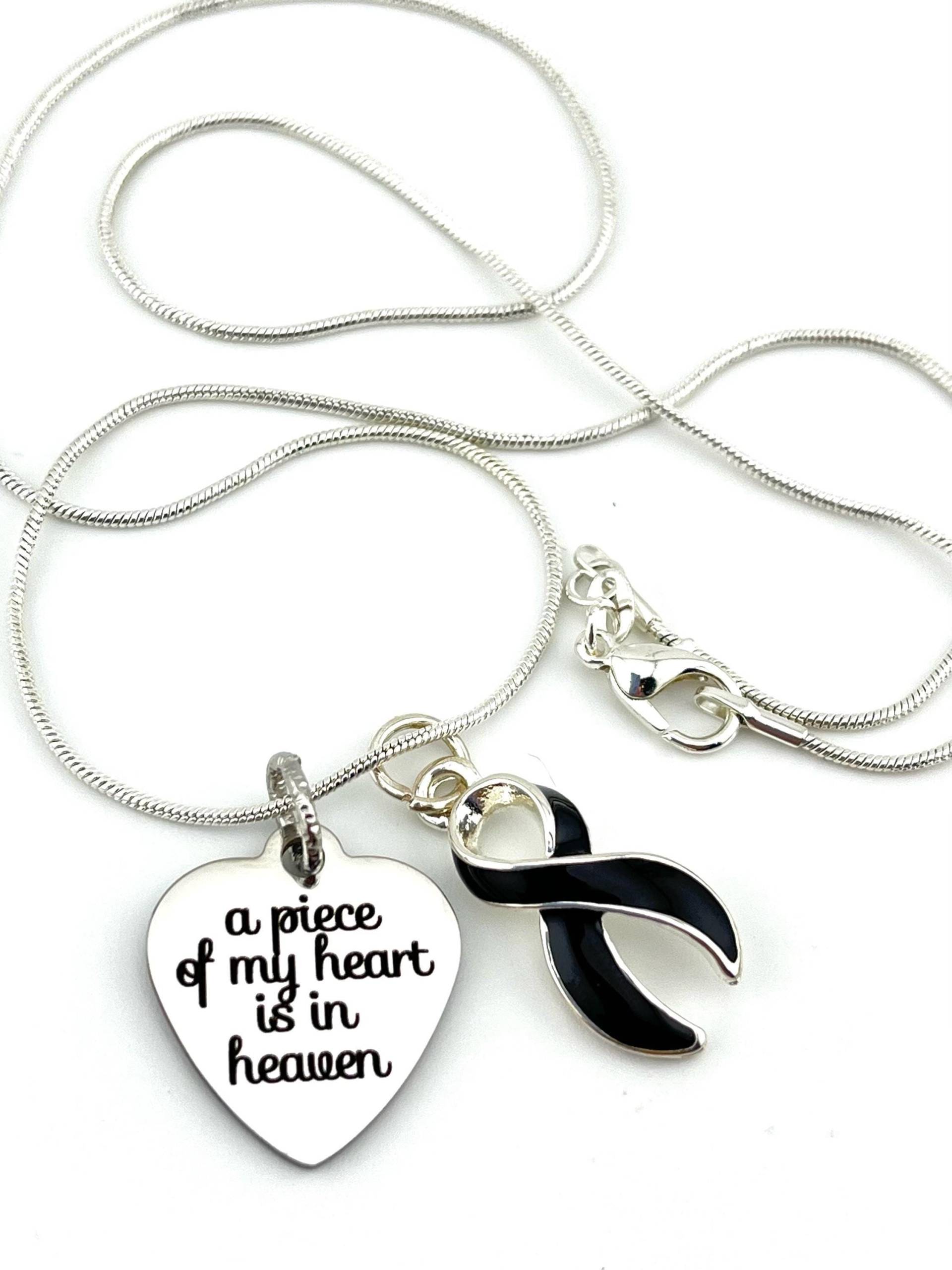 Schwarzes Band - Ein Stück Meines Herzens Ist Im Himmel Gedenkhalskette/Erinnerung, Beileid Geschenk Melanom, Hautkrebs, Trauergeschenk von RockYourCauseJewelry