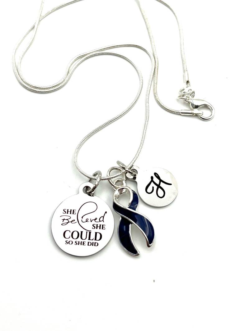 Sie Glaubte, Dass Sie Könnte, So Tat Halskette - Melanom Bewusstsein Schmuck Black Ribbon Charm Hautkrebs Überlebendes Geschenk Initial von RockYourCauseJewelry