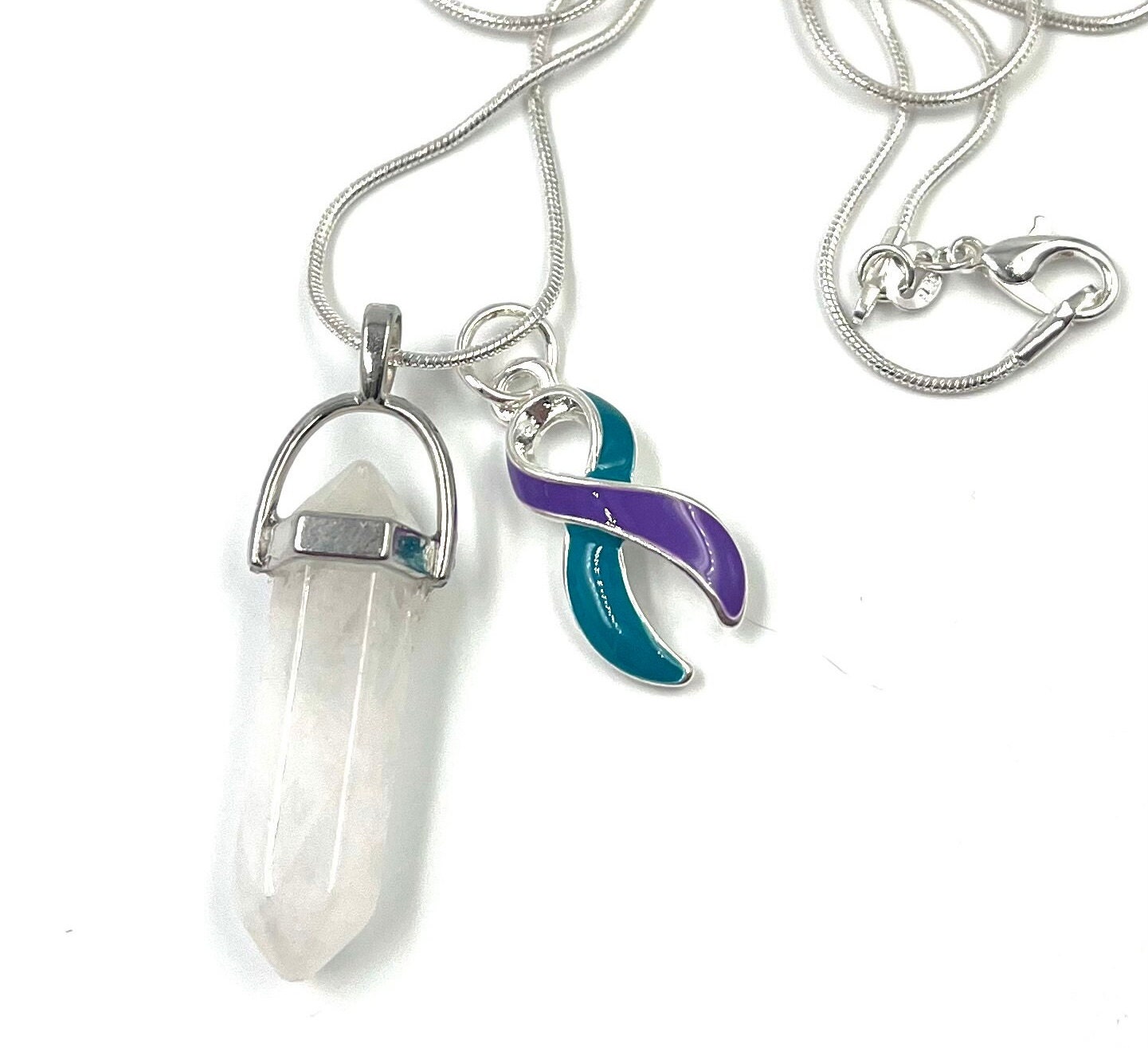 Türkis Und Lila Ribbon Healing Crystal Halskette von RockYourCauseJewelry