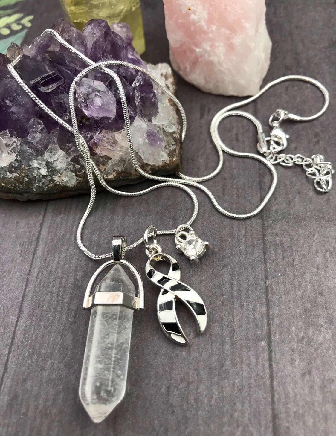 Zebra Ribbon Healing Crystal Quartz Halskette - Seltene Krankheit, Ehlers-Danlos-Syndrom, Endokrine Krebs, Karzinoid-Krebs, Immunschwäche von RockYourCauseJewelry
