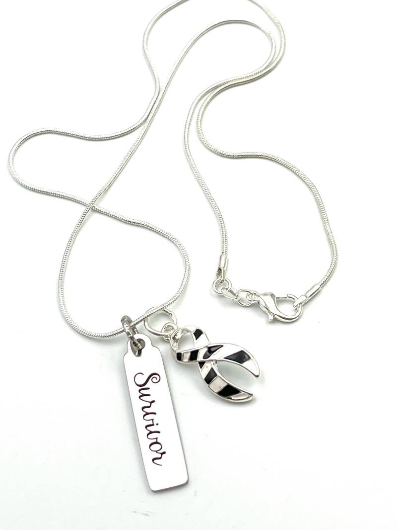 Zebra Ribbon Survivor Halskette - Bewusstsein Für Seltene Krankheiten, Ehlers-Danlos-System, Endokrine Krebs, Immunsysteme, Spoonie Zebra Ribbon Survivor Halskette - Bewusstsein Für Seltene Krankheiten, Ehlers-Danlos-System, Endokrine Krebs, Immunsysteme, Spoonie von RockYourCauseJewelry