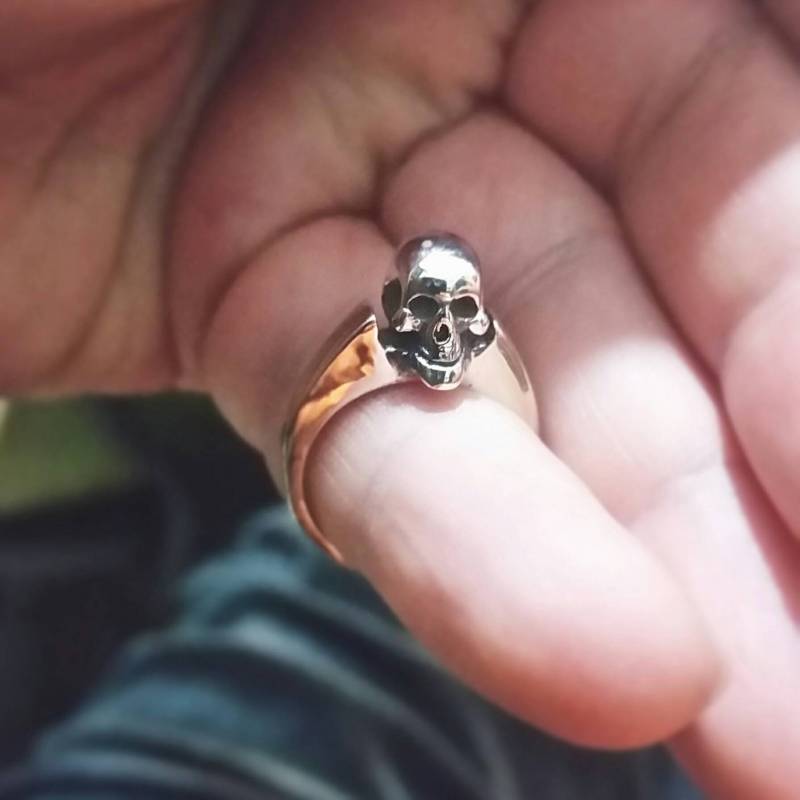 Silber Totenkopf Ring, Kleiner Rock N Roll Style von RockYourFingers