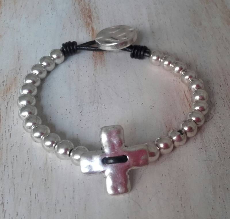 Zamak Leder Ball Armband in Central Cross Und Auf Dem Webstuhl-Taste Von Ihnen Geburtstag Abstieg Schutz Unixe von RockandRoseBijou