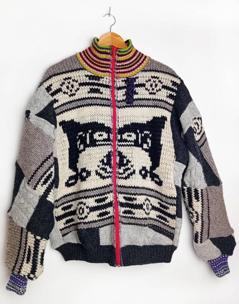 Upcycled Grobstrick Wolle Bomberjacke Schwarz Creme Grau Size L Dragon Psychedelic Verfügbar von RocketcrunchShop