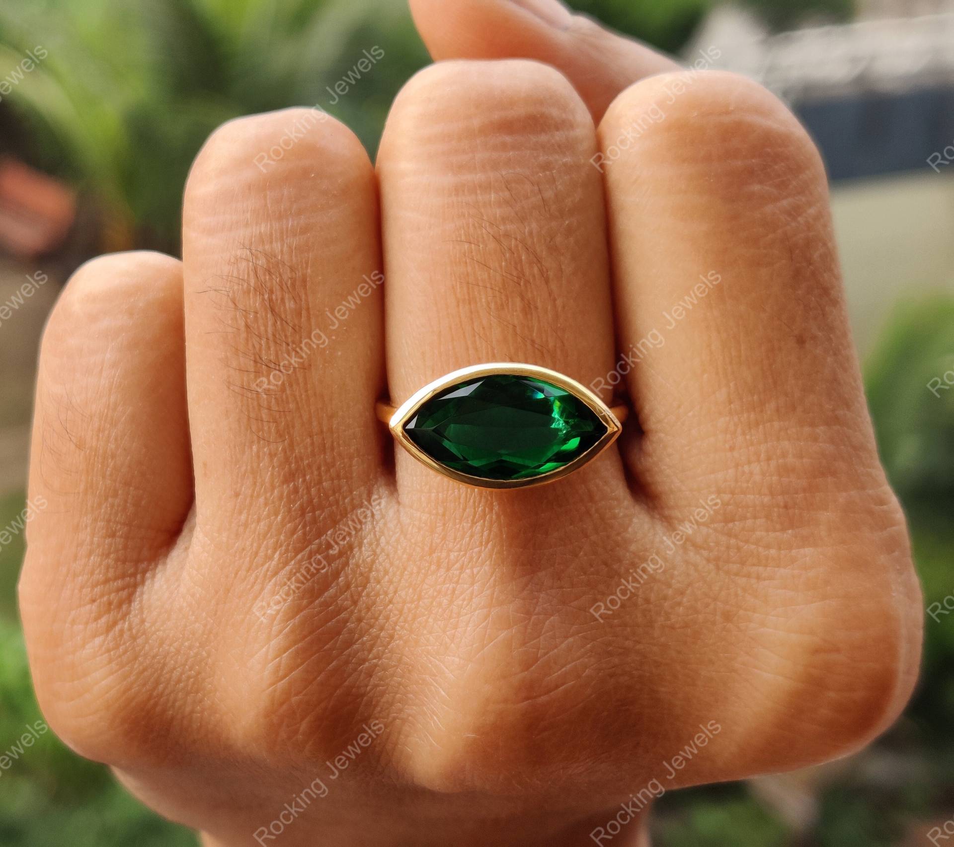 Marquise Diamant Ring, East West Verlobungsring, Grüner Smaragd Ring Für Frauen, Einzigartiger Versprechen Gold Filled Edelstein von RockingJewels