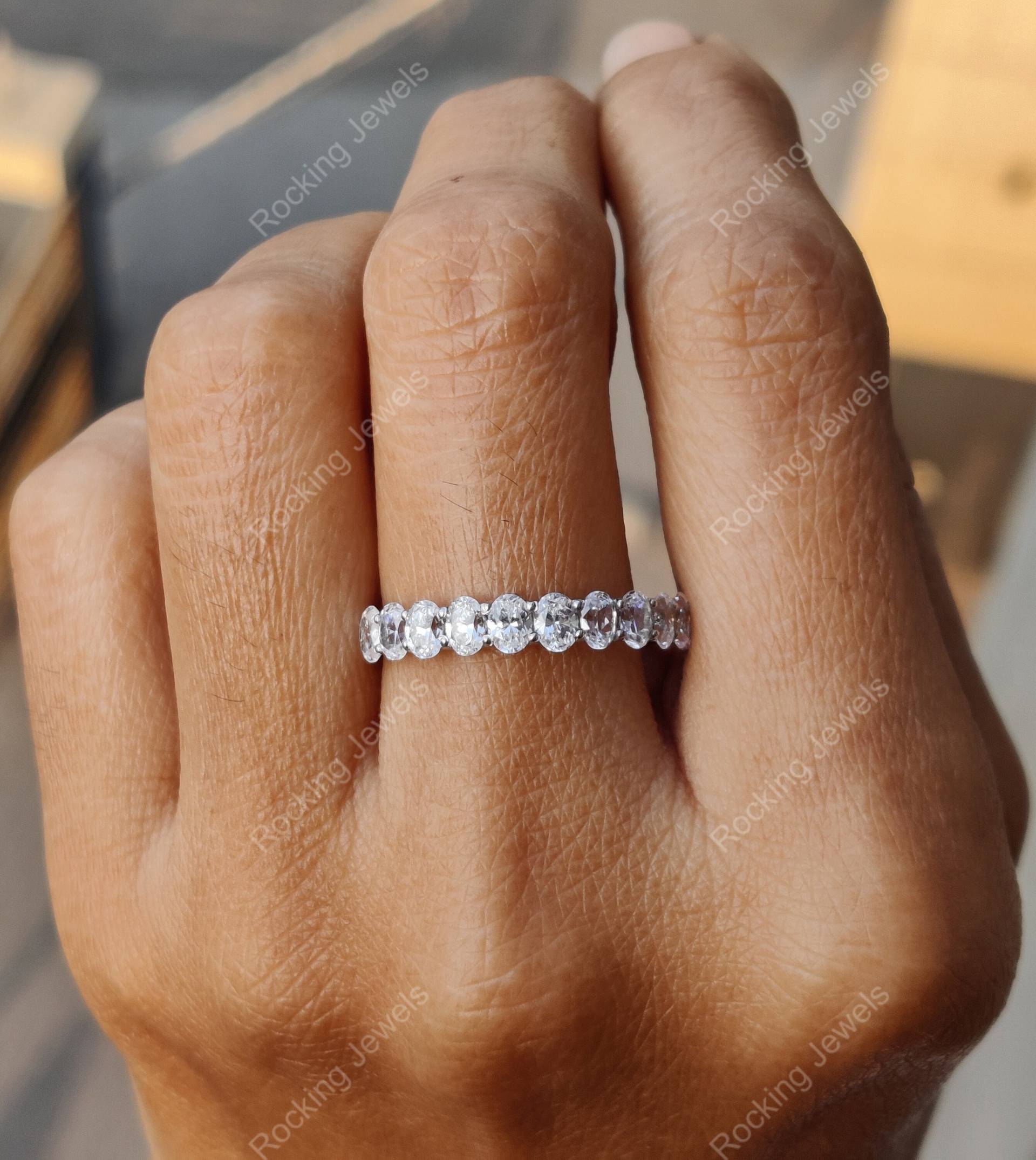 Ovales Halb Eternity Band, 10K Massive Gold Oval Eheringe Damen, Unikat Stapelbare Ringe, 925 Silber Versprechen Ring Für Sie, Jubiläum Band von RockingJewels