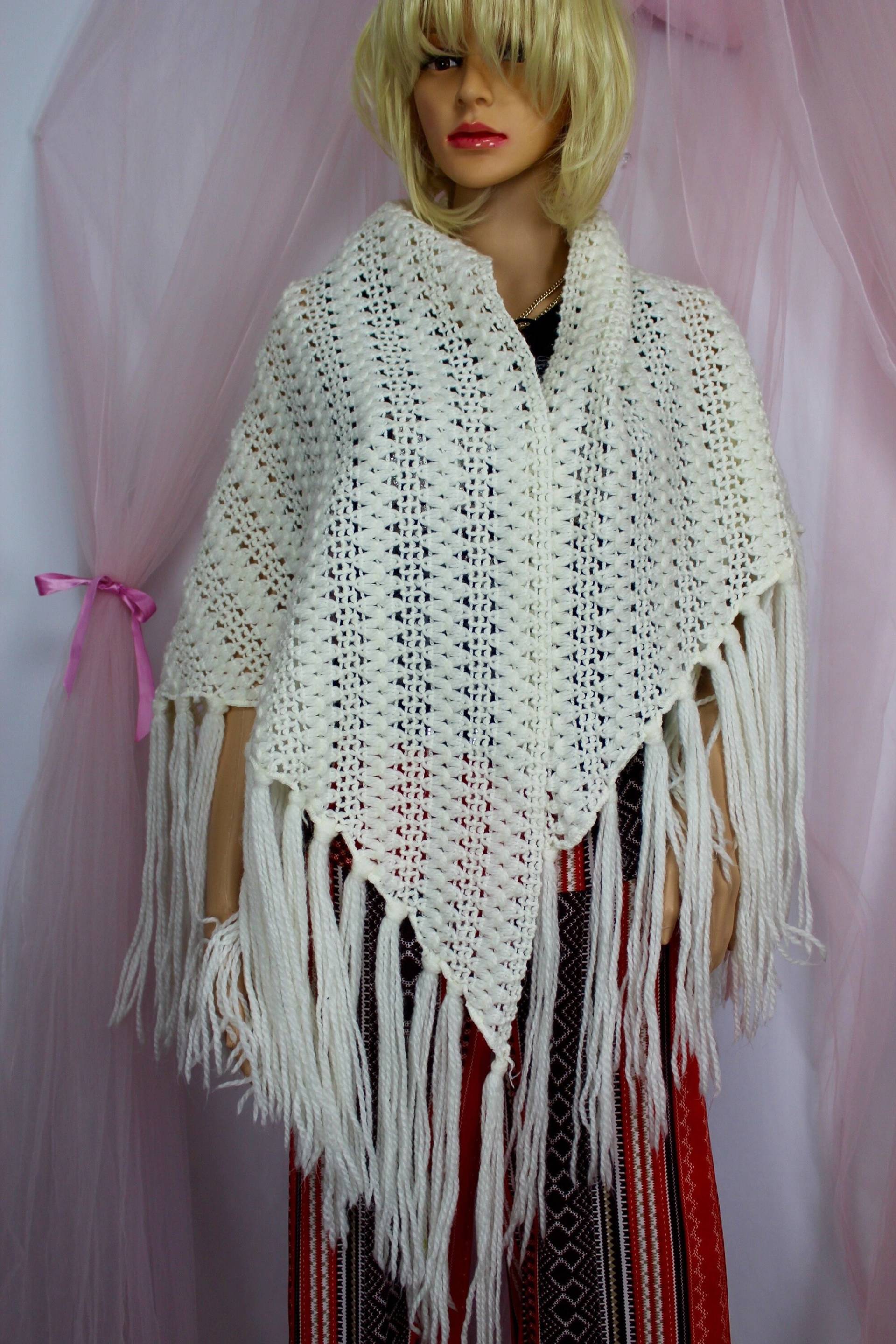 Vintage Weißer Gehäkelter Poncho von RocknGlittzVintage