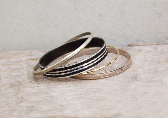 Set Von 4 Jahrgang Stapel Armreif Armbänder Armreifen, 80Er Jahre Stapelbar Manschette Armbänder, 90Er Hip Hop Schmuck, Accessoires, Stapeln Für Set Von 4 Jahrgang Stapel Armreif Armbänder Armreifen, 80Er Jahre Stapelbar Manschette Armbänder, 90Er Hip Hop Schmuck, Accessoires, Stapeln Für von RocknWardrobe