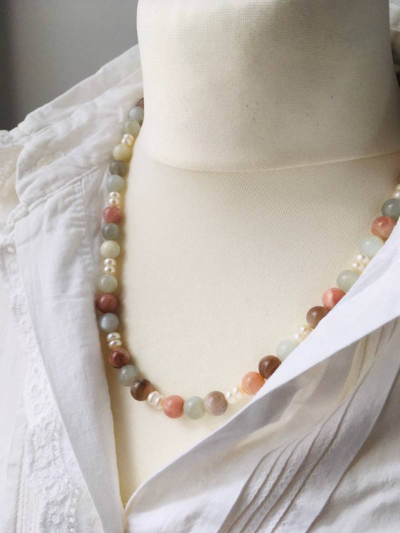 Gemischte Edelsteine Und Perlenkette von RocksAndRabbits