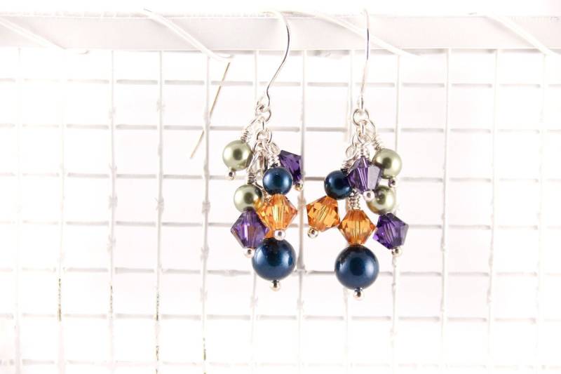 Pfau-Cluster-Ohrringe, Swarovski Kristall Und Perle von RocksMapsandCrafts