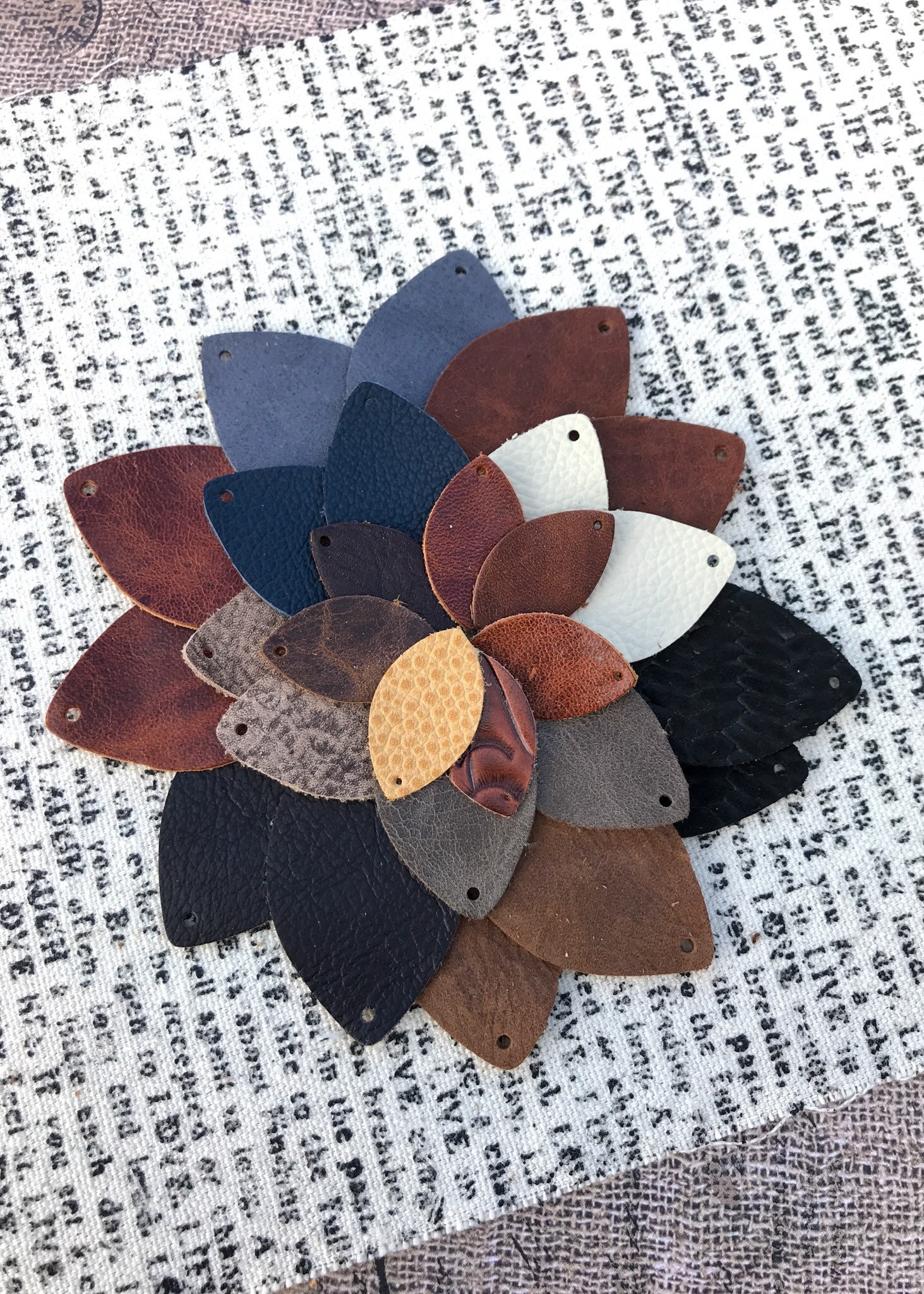 Leder Ohrringe-Leder Blatt Ohrringe-1.5-2"Vorgeschnittene Ohrringe-Diy Bastelbedarf 12 Paar von Rocksolid3