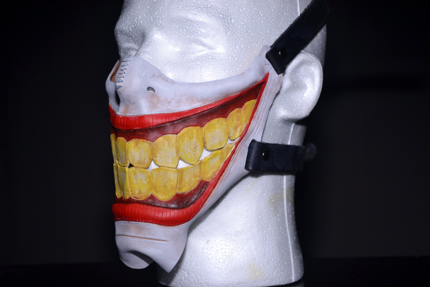 Lächelnde Handgemachte Echtleder Reitmaske Lächelnde Handgemachte Echtleder Reitmaske von RockwellMasks