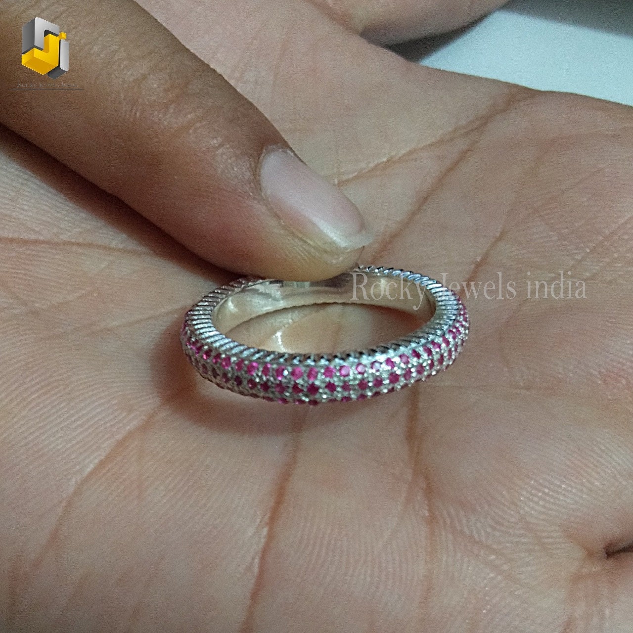 Schöne Natürliche Echte Rubin Edelstein-Bandring Licht Silber Designer Stilvolle Bandring Schöne Feine Saphir Unisex Ring Schöne Natürliche Echte Rubin Edelstein-Bandring Licht Silber Designer Stilvolle Bandring Schöne Feine Saphir Unisex Ring von RockyJewelsIndia