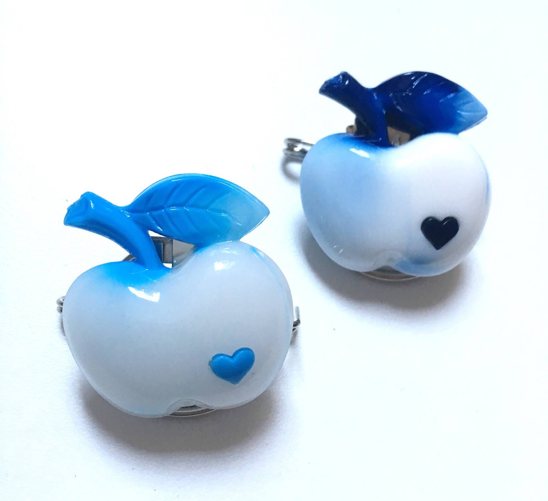 Viele 2 Lucite Apple Herz Kleid Clip Brosche Pin Niedlich Lovely von RodaLova