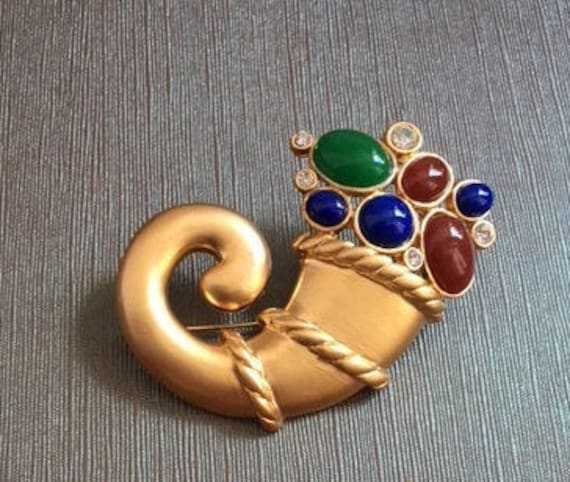 Vintage Glas Cabochon Strass Gold Ton Horn Brosche Runway Couture Art Deco von RodaLova