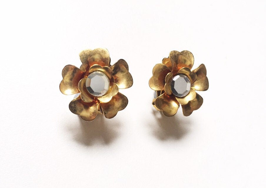 Vintage Gold Ton Blume Strass Ohrclips Signiert Hong Kong 70Er Jahre von RodaLova