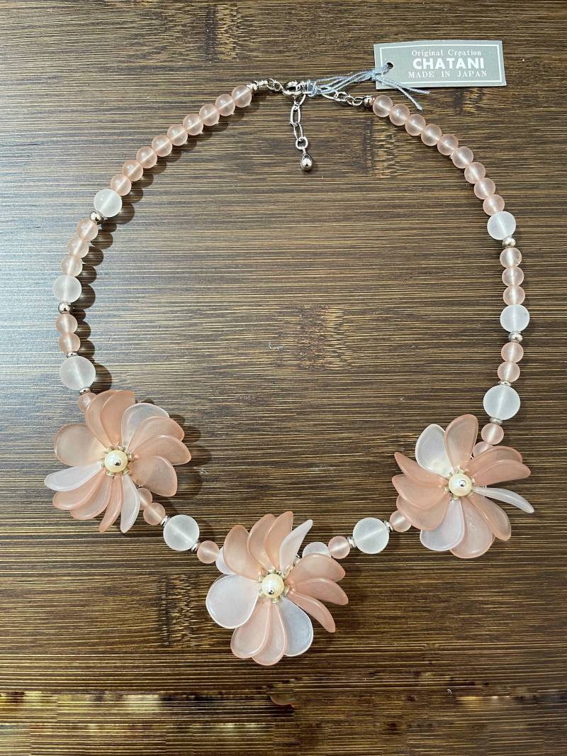 Vintage Pastell Soft Pink Blumen Perlen Bib Halskette Made in Japan Chatani Original Tag Lovely von RodaLova