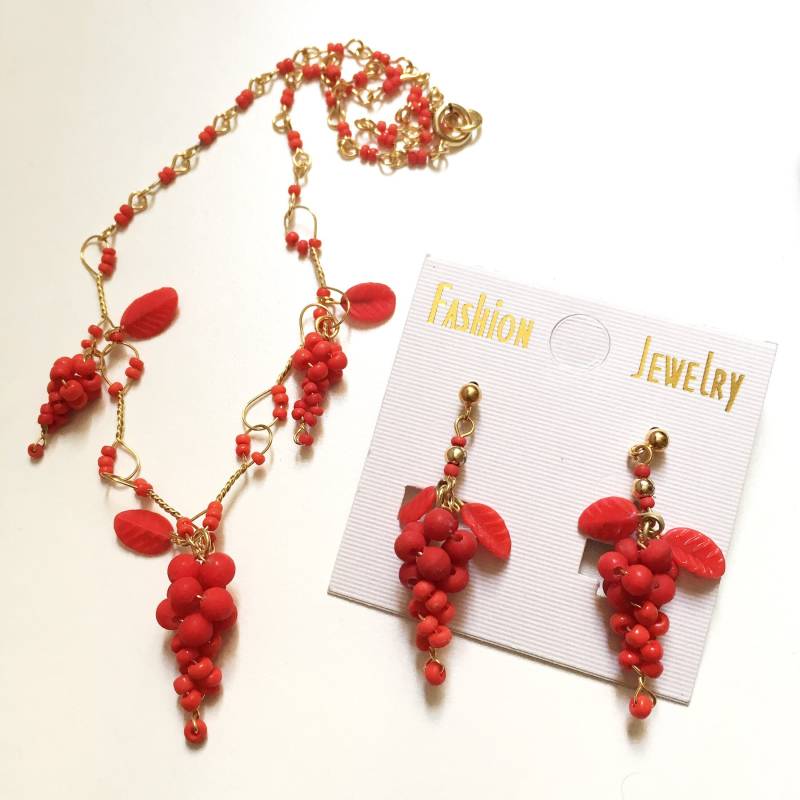 Vintage Rote Traube Vergoldet Metall Draht Schmuck Set Halskette Ohrringe Handgefertigt von RodaLova