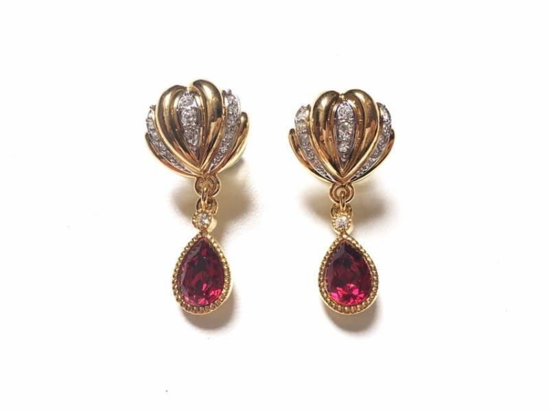 Vintage Swarovski Komponente Tear Drop Crystal Baumbau Durchbohrt Ohrringe Statement Vier Farben von RodaLova