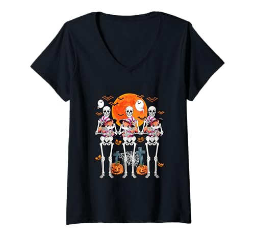 Damen Three Horror Skeletons Hugging Squirrels As Witch T-Shirt mit V-Ausschnitt von Rodent Halloween Costume