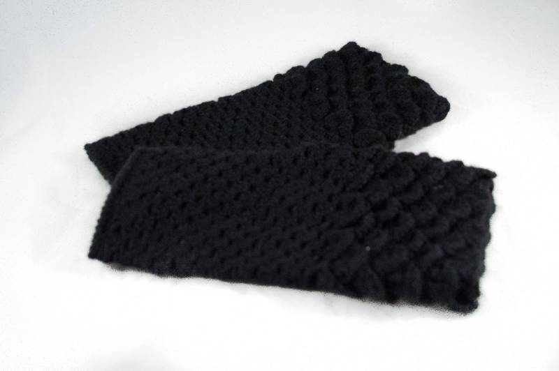 Gehäkelte Drachenschuppen-Panzerhandschuhe von RodentAndCo