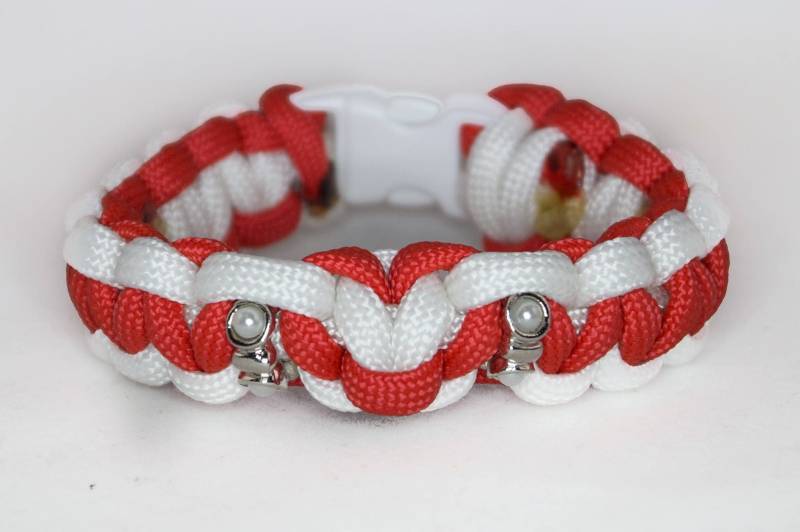 Rote Und Weiße Herzen Perlen Paracord Armband von RodentAndCo