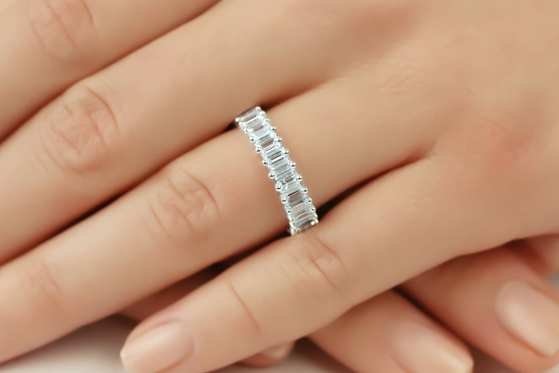 Silber Baguette Full Eternity Band/ 18K Vergoldeter Ehering/ Stapelringe/ Simuliertes Diamantband/ Eheringe von Rodescollection