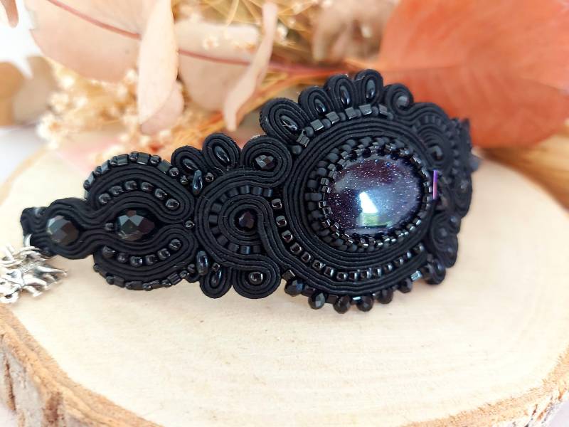 Schwarzes Soutache Armband Gothic Armspange Mit Dunkelblauem Cabochon von RodicaGiftBox