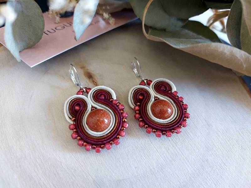 Soutache Perlen Ohrringe Burgund & Beige Ohrringe von RodicaGiftBox