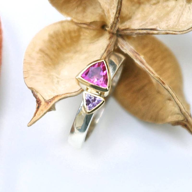 Rosa Turmalin Und Amethyst Trillionen Silber Gold Ring Made To Order Rosa Turmalin Und Amethyst Trillionen Silber Gold Ring Made To Order von RogerSquiresDesign