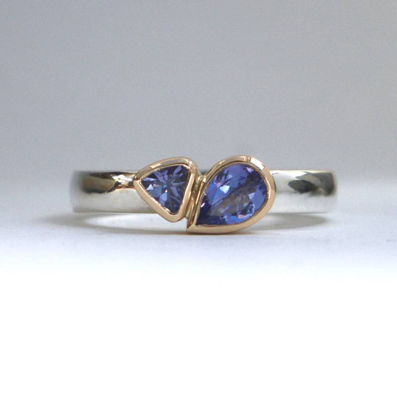 Tansanit Ring Birne Und Trillion Edelsteine Silber Gold Alternative Hochzeit Verlobungsring Made To Order Tansanit Ring Birne Und Trillion Edelsteine Silber Gold Alternative Hochzeit Verlobungsring Made To Order von RogerSquiresDesign