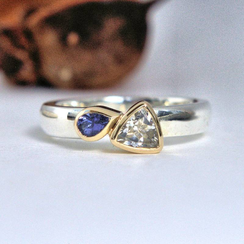 Weißer Topas Und Tansanit Gold Silber Ring Made To Order von RogerSquiresDesign