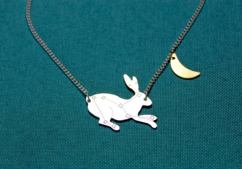 Lepus - Hasenkette Aus Sterlingsilber Mit Sternkonstellation Und Vergoldetem Mond von RogueLobsterShop
