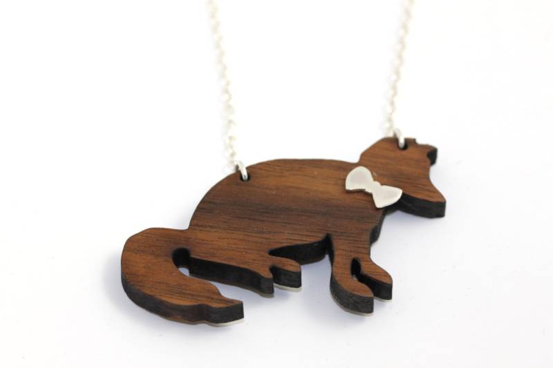 Party Animals - Foxy Gent Holz Fuchs Halskette Mit Sterlingsilber Fliege Und Kette von RogueLobsterShop