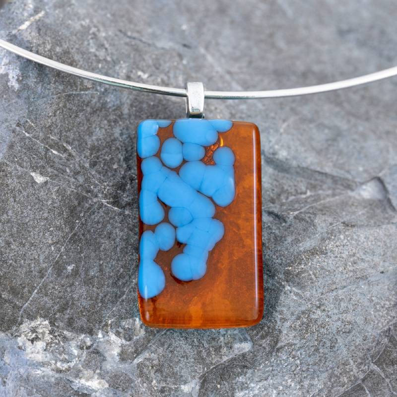 Juwel Anhänger - Blau Und Orange Geschmolzenem Glas, Einschließlich Metall-Reifen Geschenk-Box von RojkoGlass