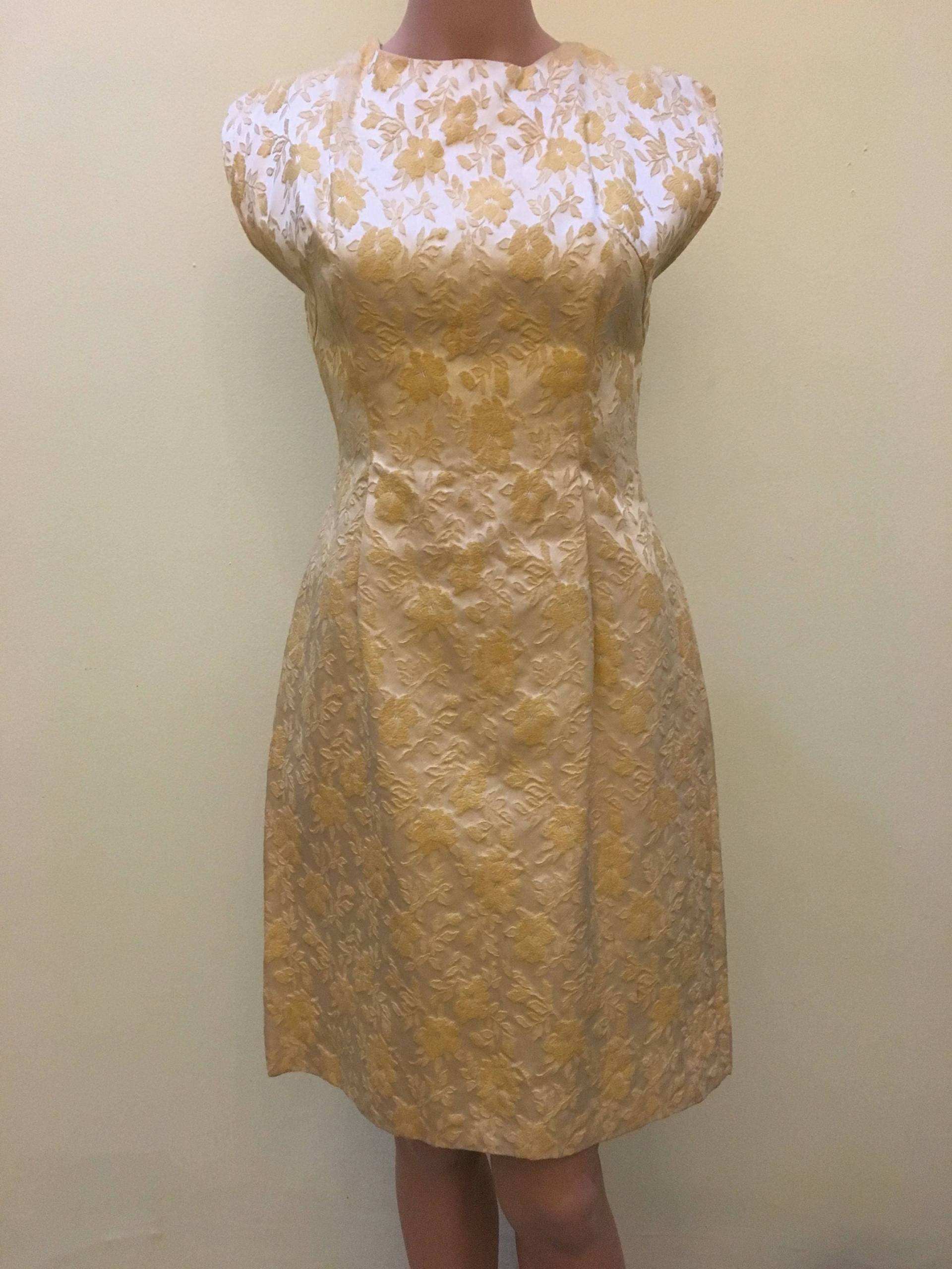 1950Er Jahre Blumen Kleid Mit Passender Jacke 1950Er Jahre Blumen Kleid Mit Passender Jacke von RokMaderVintage