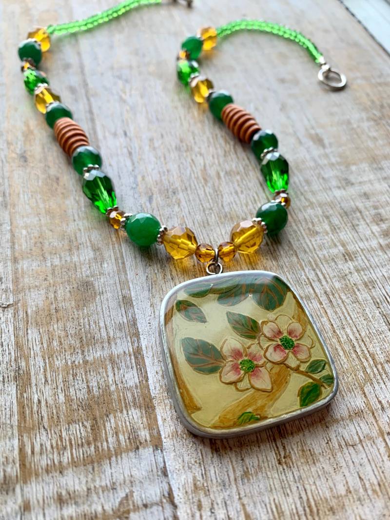 Aventurin Blume Recycling Anhänger Halskette Kristallglas Holz Recycling-Halskette Blumengeschenk-Halskette Erdigen Schmuck Aventurin Blume Recycling Anhänger Halskette Kristallglas Holz Recycling-Halskette Blumengeschenk-Halskette Erdigen Schmuck von RollinRockabilly