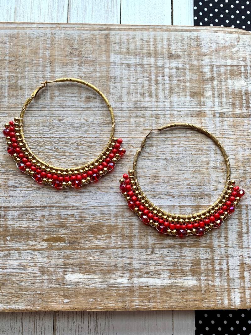 Creolen Ohrringe Große Gold Backstein Stitch Glas Kristall Perlen Rot Creolen Ohrringe Große Gold Backstein Stitch Glas Kristall Perlen Rot von RollinRockabilly