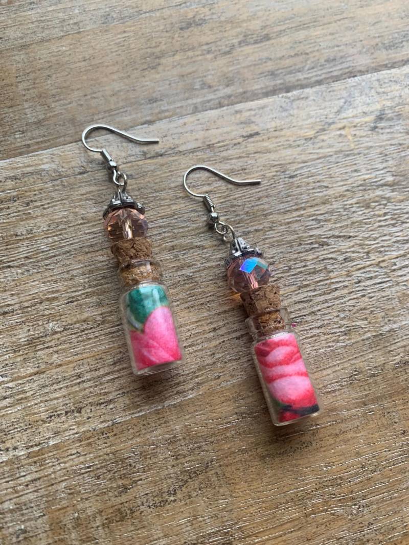 Floral Ohrringe Fläschchen Baumeln Glas Kristall Perle Rosa Blume Geschenk Ohrclips Ohr Hänger von RollinRockabilly