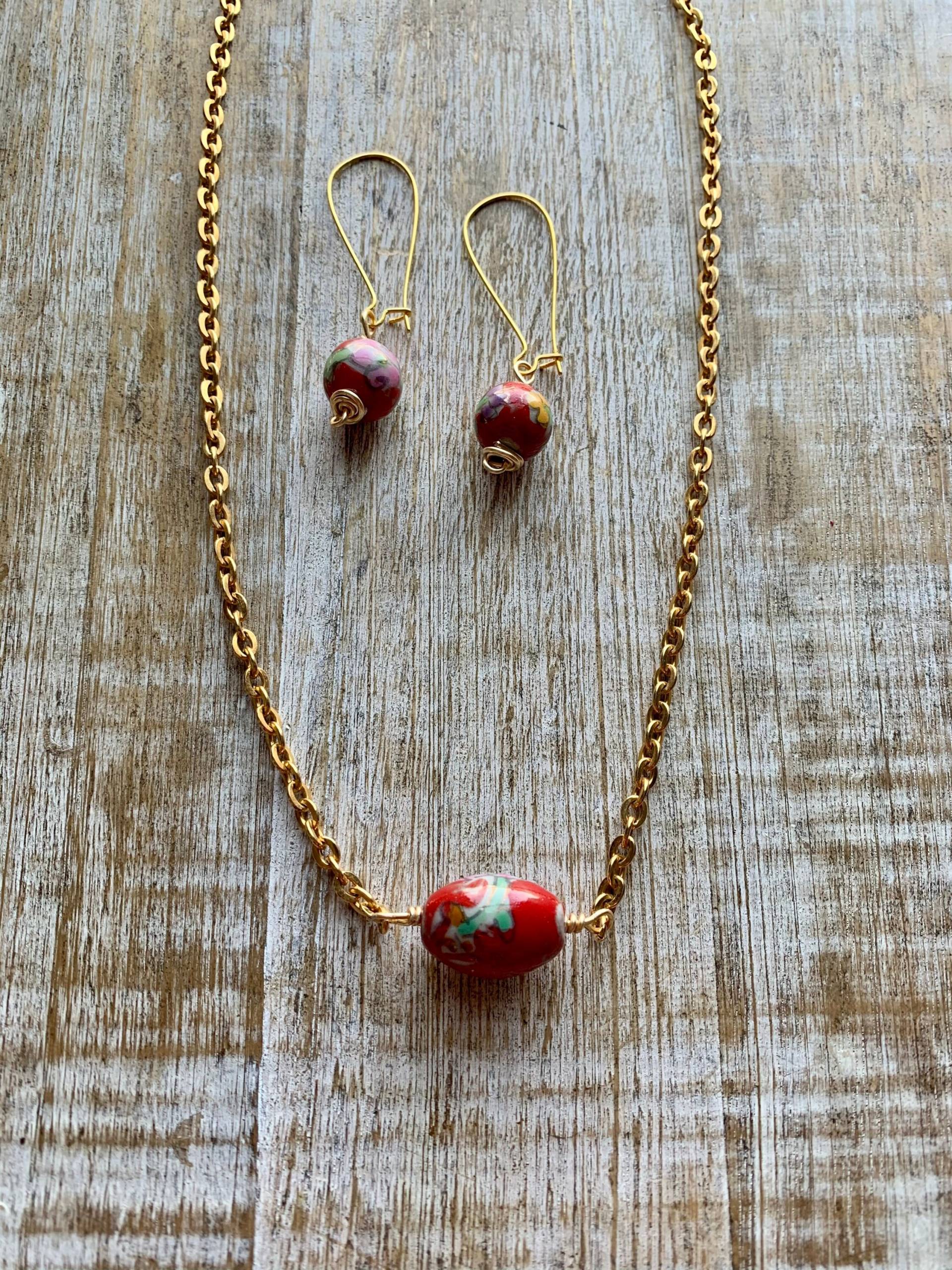 Florale Halskette Ohrringe Set Minimalist Keramik & Rot Schmuck Geschenk Gold Florale Halskette Ohrringe Set Minimalist Keramik & Rot Schmuck Geschenk Gold von RollinRockabilly