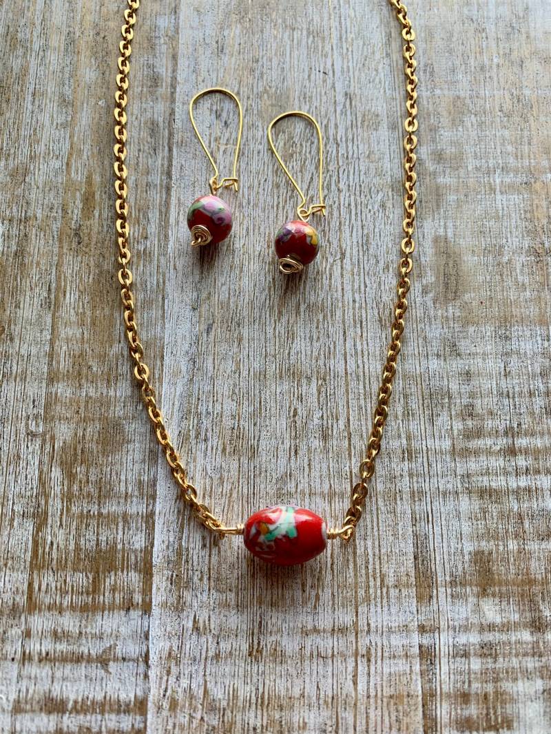 Florale Halskette Ohrringe Set Minimalist Keramik & Rot Schmuck Geschenk Gold Florale Halskette Ohrringe Set Minimalist Keramik & Rot Schmuck Geschenk Gold von RollinRockabilly