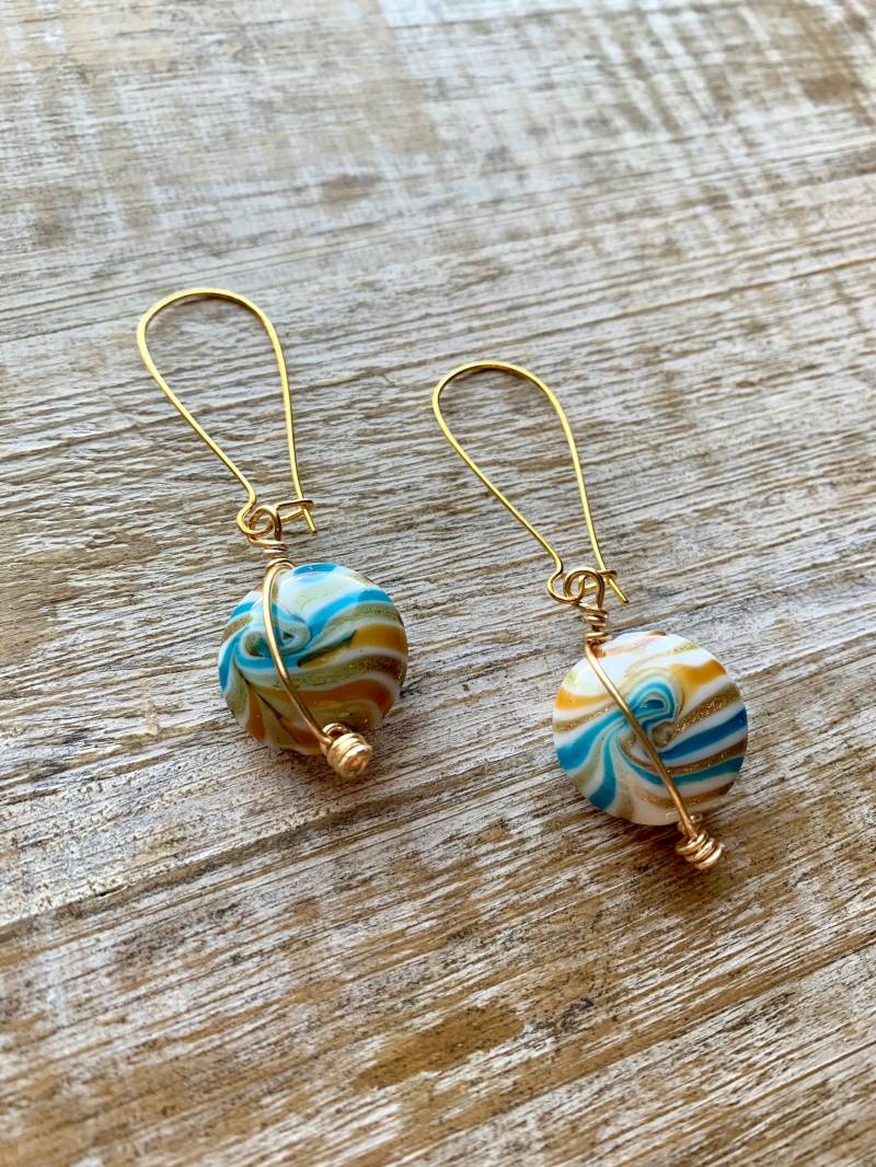 Lampwork Ohrringe Glasspirale Elegante Gold Tropfen Drahtwickel Glasarbeit Ohrhänger Geschenk Glas von RollinRockabilly