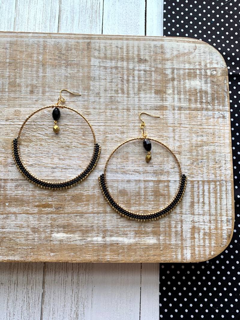 Matt Hoop Ohrringe Gold Tone Perlen Große Hoops Schwarz Riesige Statement Ein Von Einem Kind Creolen von RollinRockabilly