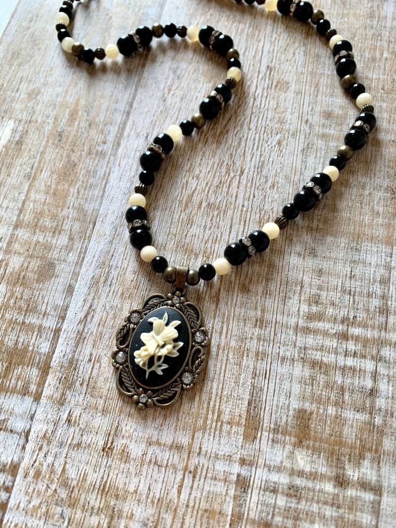 Schmetterling Kamee Halskette Onyx Calcit Schwarz Geschenk Cameo Schmetterling Kamee Halskette Onyx Calcit Schwarz Geschenk Cameo von RollinRockabilly