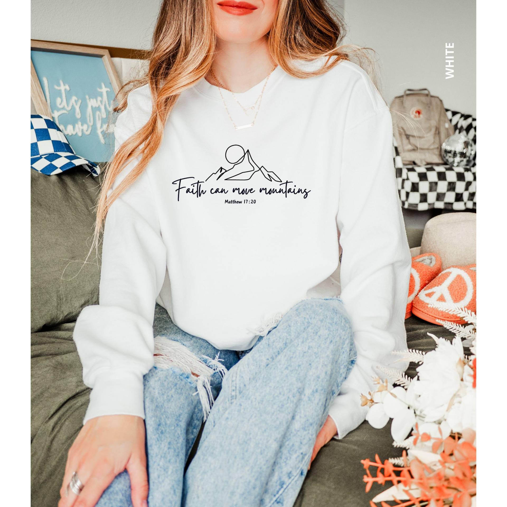 Glaube Kann Berge Versetzen Sweatshirt Comfort Colors Christian Crewneck von RolunaStudio