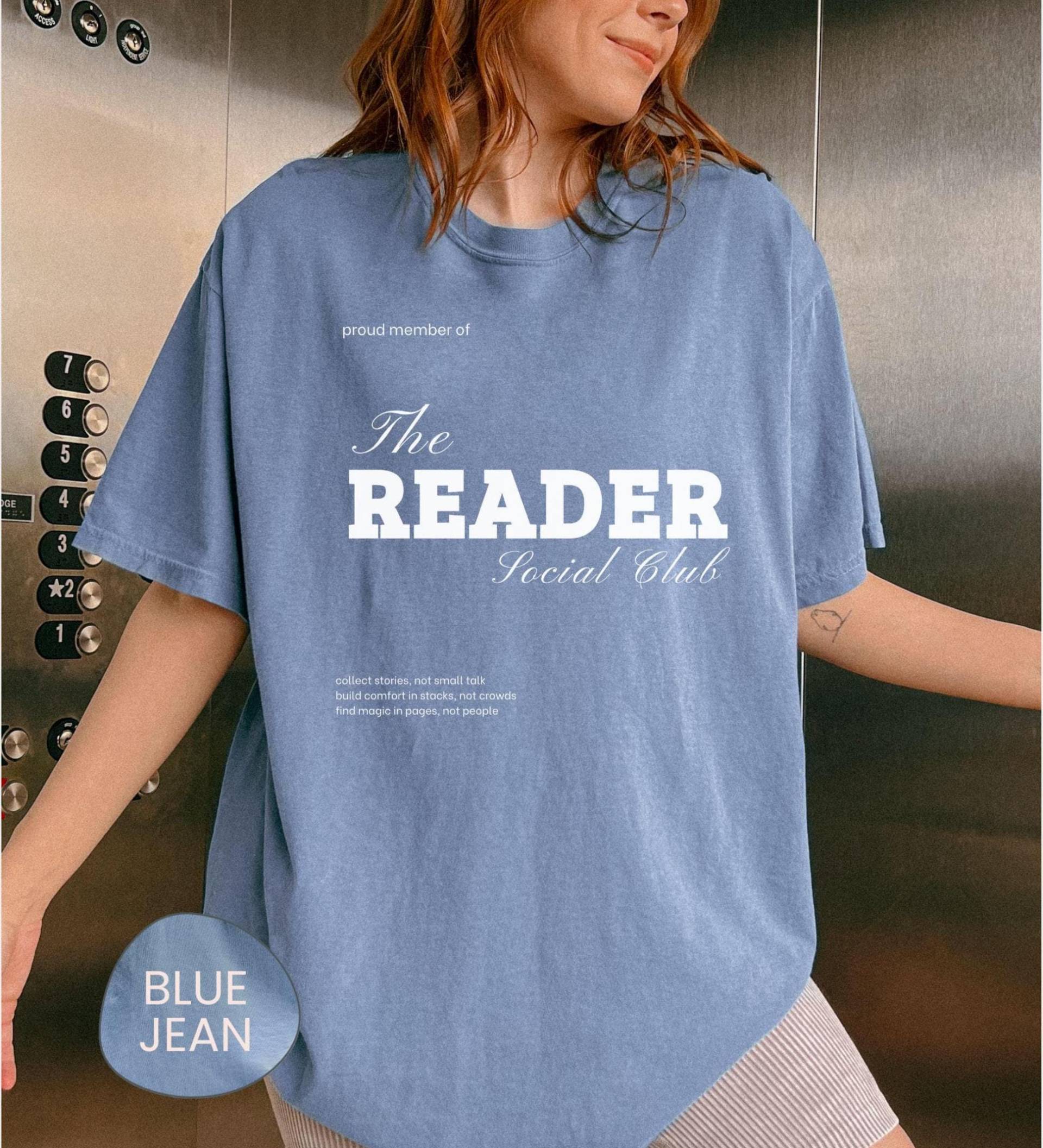 Komfort Farben Bookish Shirt Leser Social Club T-Shirt von RolunaStudio