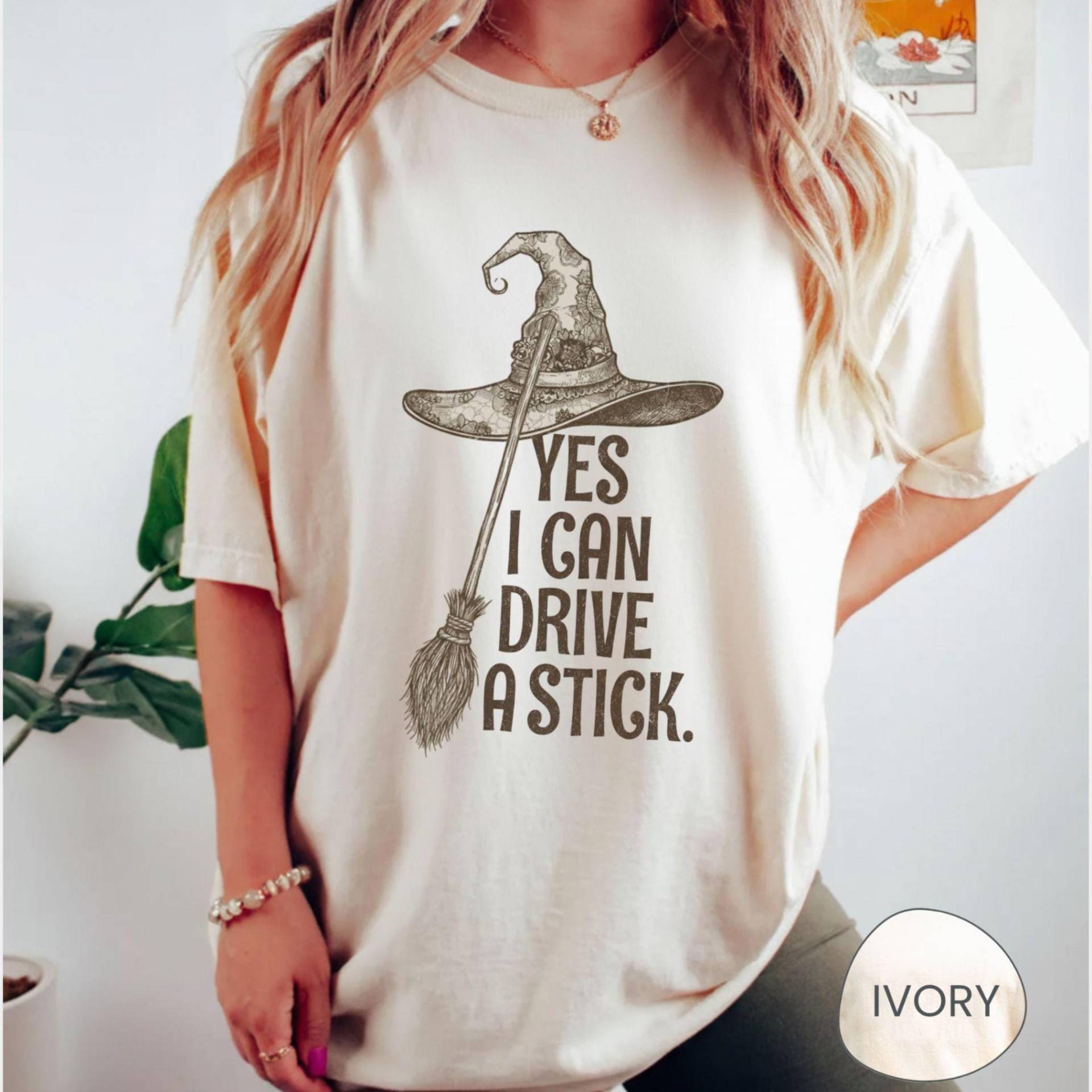 Lustige Halloween Hexe Crewneck Vintage Komfort Farben "Ja Ich Kann Fahren" von RolunaStudio